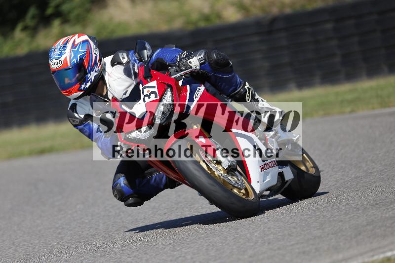 Archiv-2025/49 26.08.2025 Cornu Master School ADR/rot-rouge/37